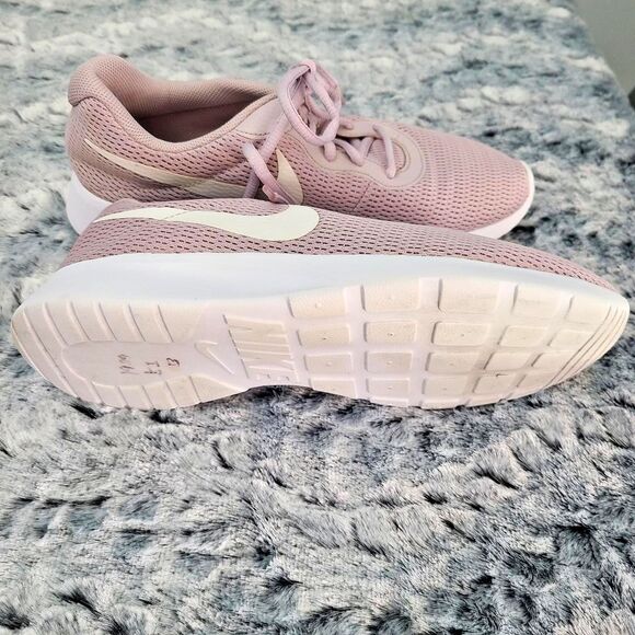 Nike Women Tanjun Running Light Pink Sneakers Size 10 - Picture 4 of 6